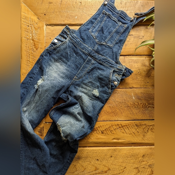 Distressed, cropped stretch denim overalls, size US 8, brand Divided by H&M - Picture 6 of 8